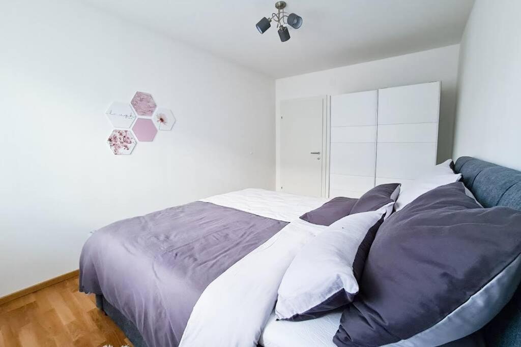 Friendship Suite 莫比斯希安西 外观 照片